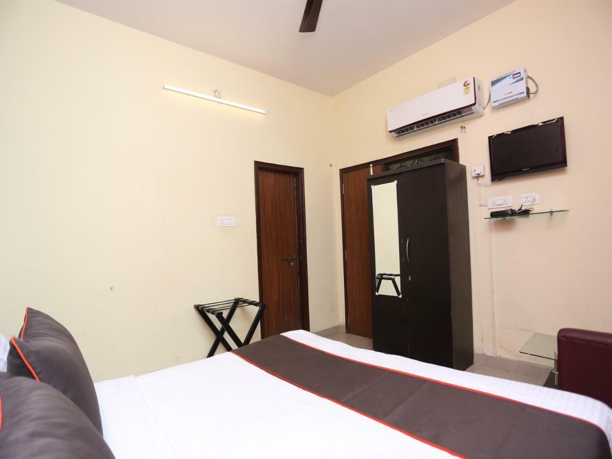Hotel Aparajita バラナシ エクステリア 写真